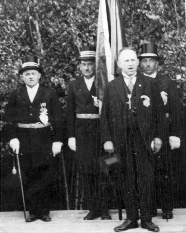 Präsident Peter Knepperges bei der Fahnenweihe am Pfingstmontag 1935